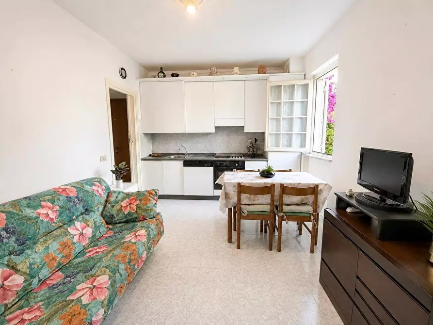 Immagine 7 di Appartamento in vendita  in Via Caduti di Nassirya 3 a Diano Castello