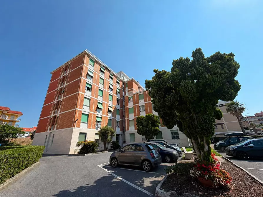 Immagine 1 di Appartamento in vendita  in Via Aurelia 82 a San Bartolomeo Al Mare