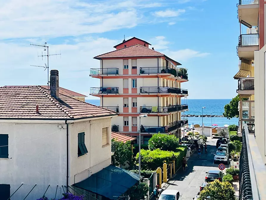 Immagine 1 di Appartamento in vendita  in via sardegna a San Bartolomeo Al Mare