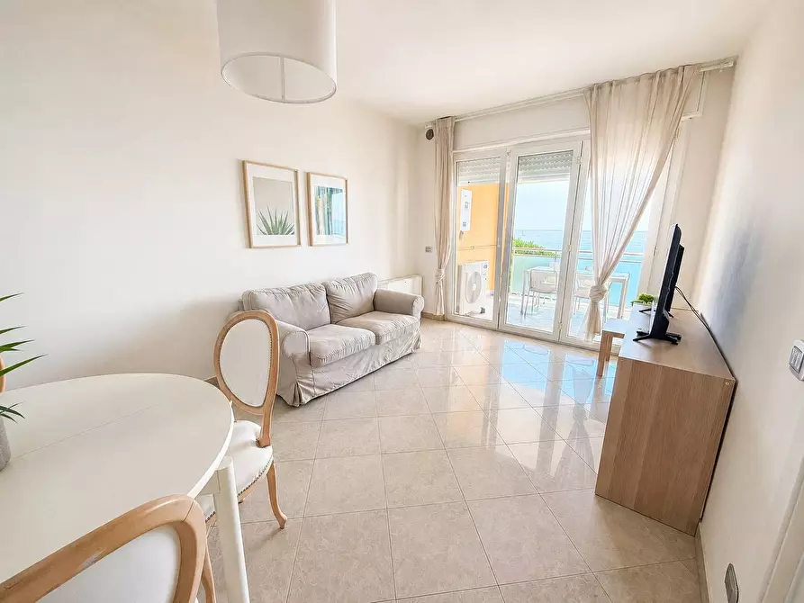 Immagine 10 di Appartamento in vendita  in Via dei Gerani a Diano Arentino