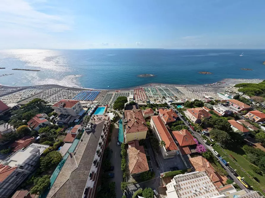 Immagine 24 di Appartamento in vendita  in Via dei Gerani a Diano Arentino