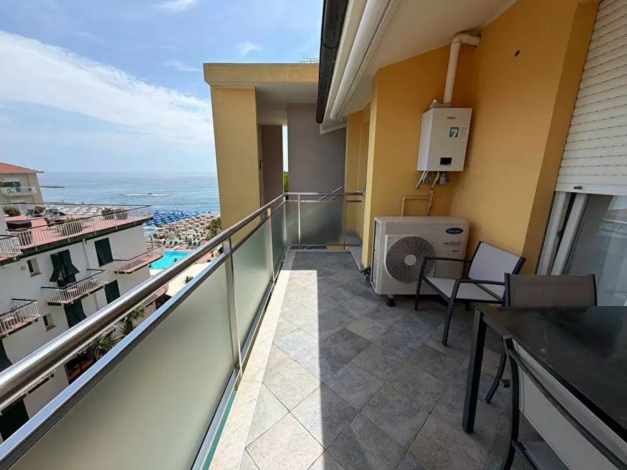 Immagine 7 di Appartamento in vendita  in Via dei Geranei a Diano Marina