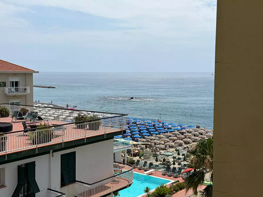 Immagine 8 di Appartamento in vendita  in Via dei Geranei a Diano Marina