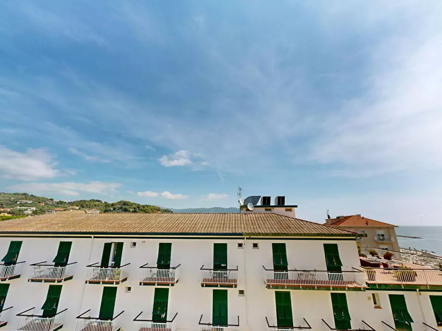 Immagine 10 di Appartamento in vendita  in Via dei Geranei a Diano Marina