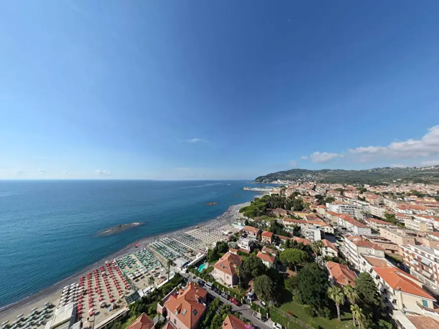 Immagine 23 di Appartamento in vendita  in Via dei Geranei a Diano Marina