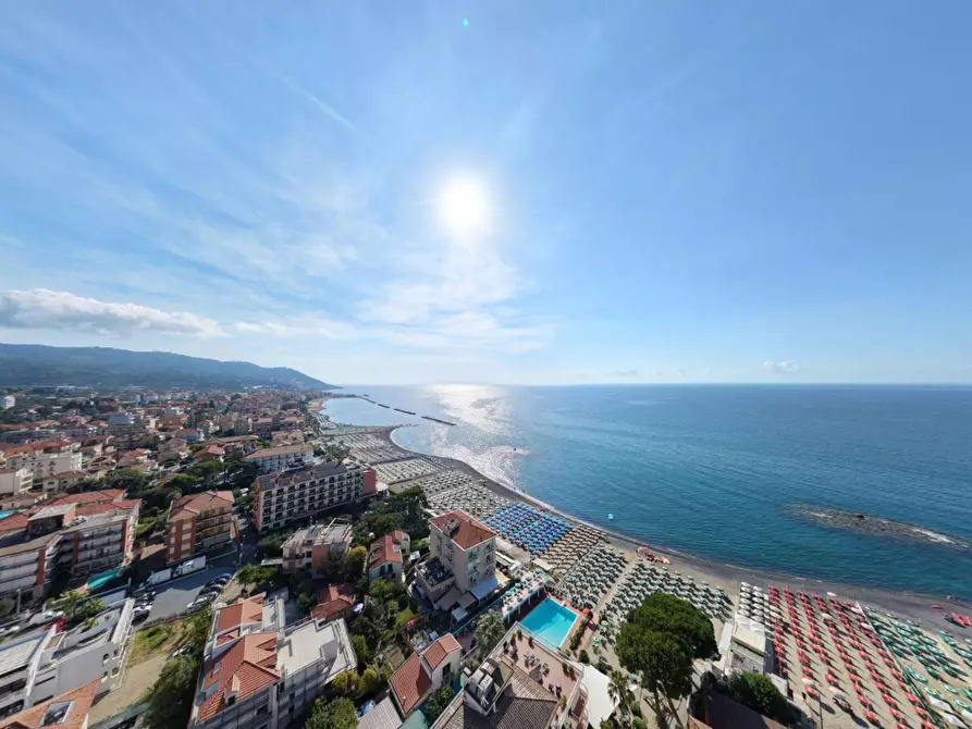Immagine 1 di Appartamento in vendita  in Via dei Geranei a Diano Marina