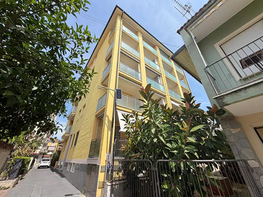 Immagine 16 di Appartamento in vendita  in Via dei Geranei a Diano Marina