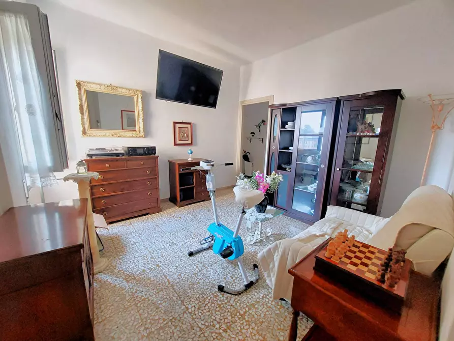 Immagine 3 di Appartamento in vendita  in Piazza Mameli a Imperia