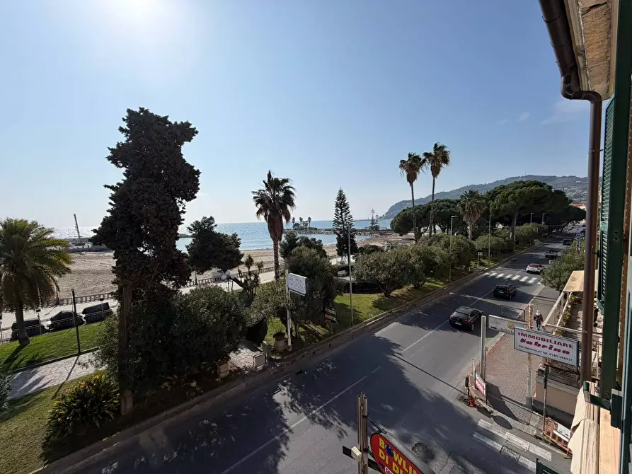 Immagine 30 di Appartamento in vendita  in Via Cristoforo Colombo 6 a Diano Marina