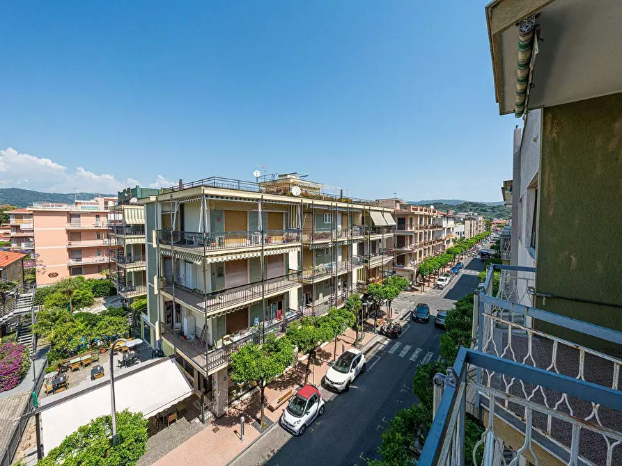 Immagine 2 di Appartamento in vendita  in Viale Kennedy 50 a Diano Marina