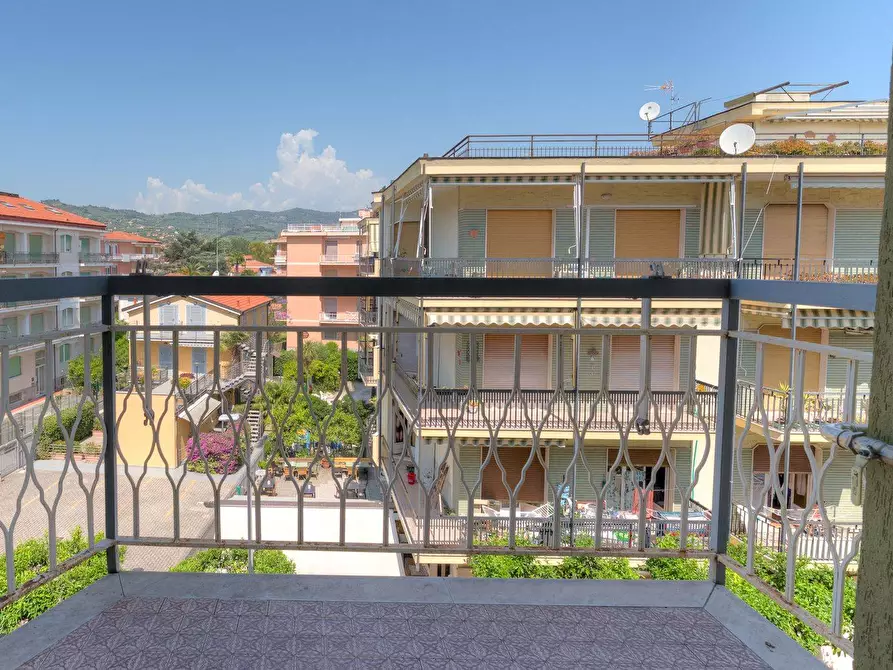 Immagine 12 di Appartamento in vendita  in Viale Kennedy 50 a Diano Marina