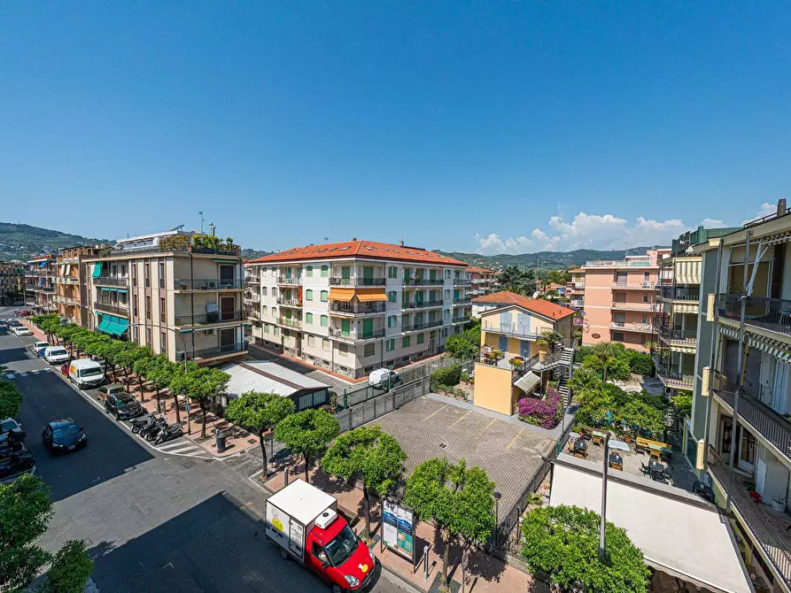 Immagine 3 di Appartamento in vendita  in Viale Kennedy 50 a Diano Marina