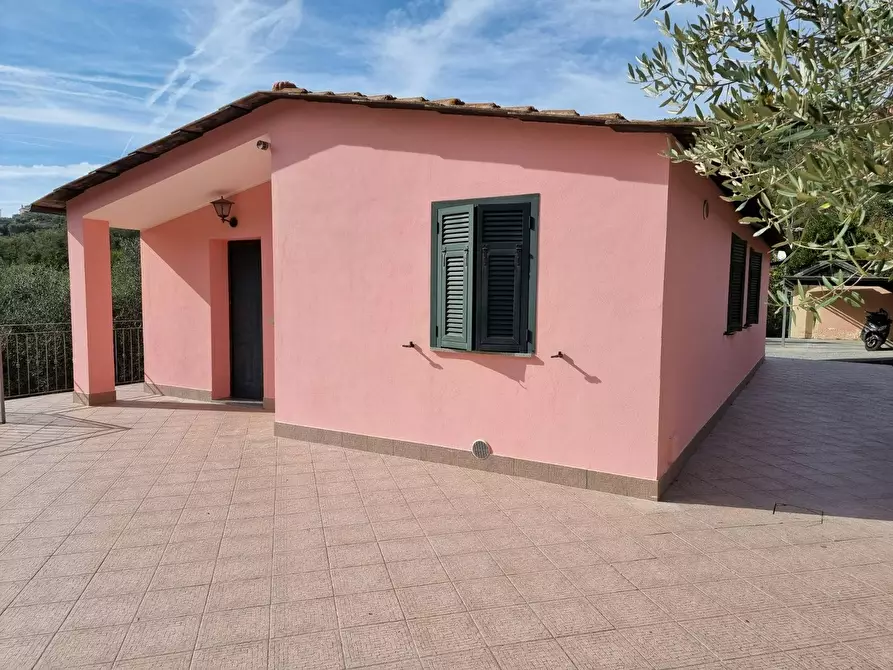 Immagine 1 di Villa in vendita  in Via Fanny Roncati Carli a Imperia