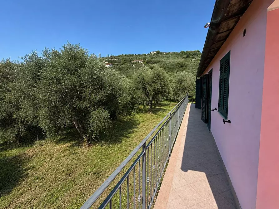 Immagine 3 di Villa in vendita  in Via Fanny Roncati Carli a Imperia