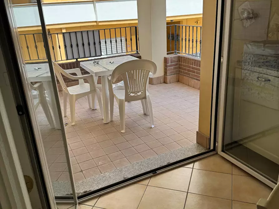 Immagine 4 di Locale commerciale in vendita  a Alba Adriatica