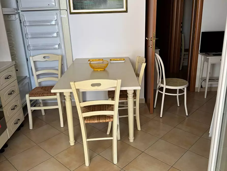 Immagine 1 di Locale commerciale in vendita  a Alba Adriatica