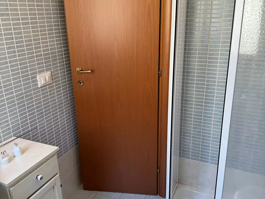 Immagine 28 di Locale commerciale in vendita  a Alba Adriatica