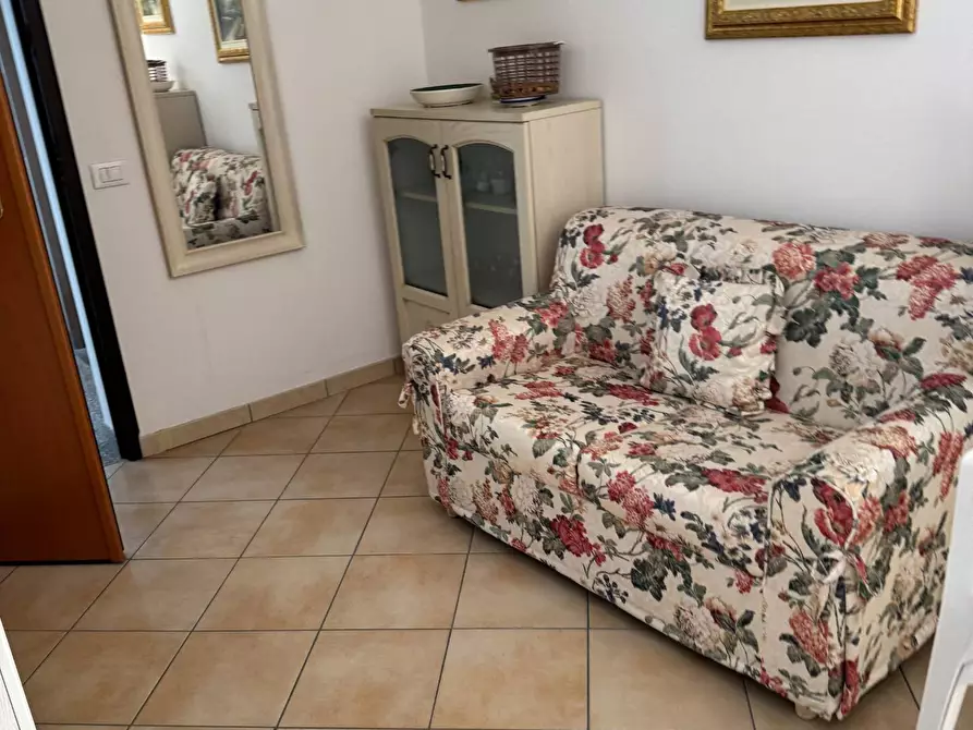 Immagine 8 di Locale commerciale in vendita  a Alba Adriatica