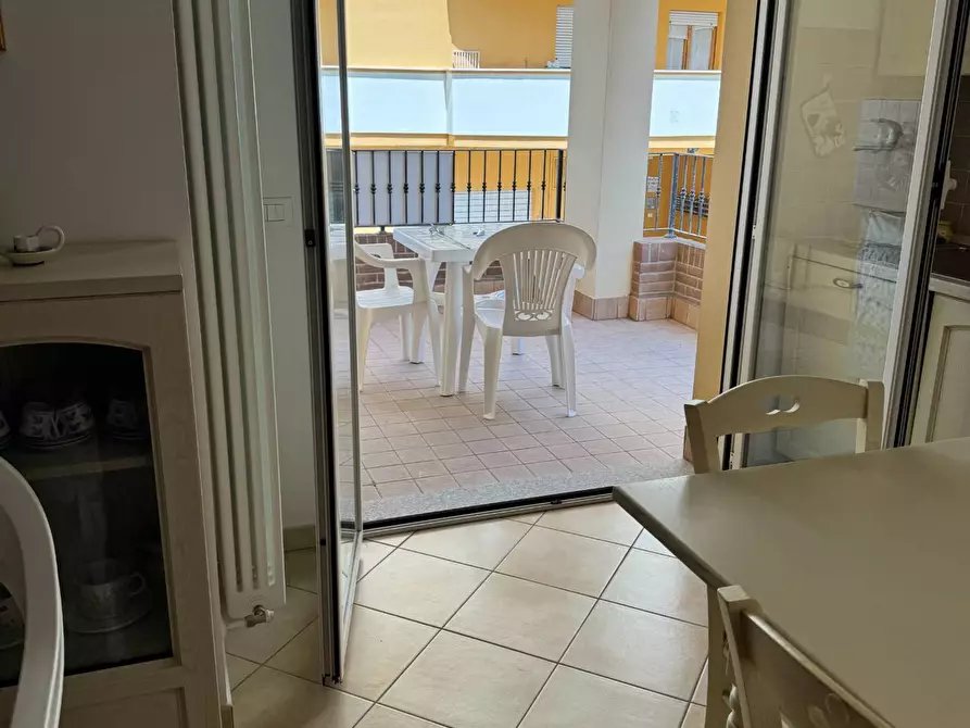 Immagine 11 di Locale commerciale in vendita  a Alba Adriatica