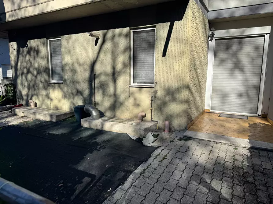 Immagine 53 di Locale commerciale in vendita  in via XXIV maggio a Tortoreto