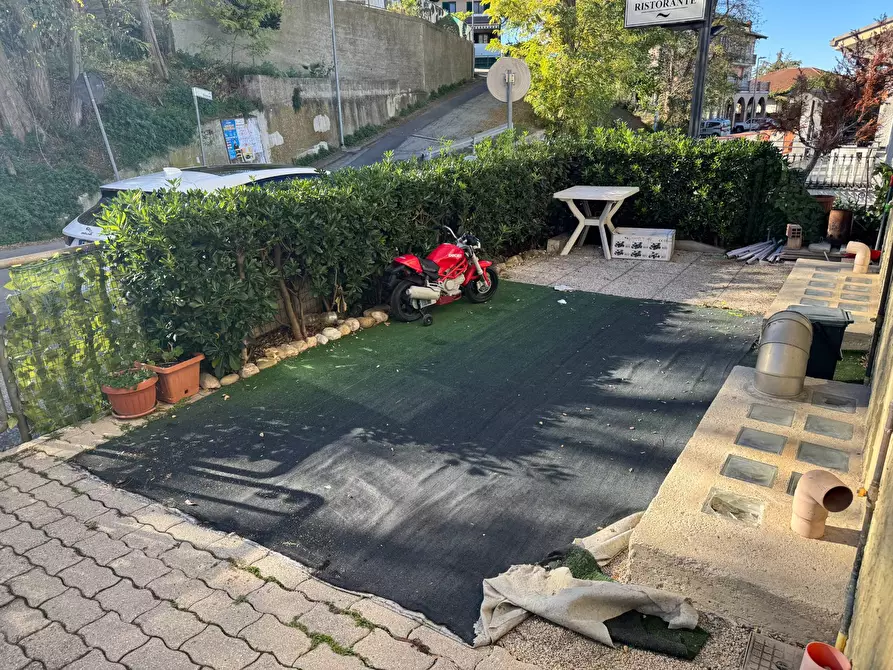 Immagine 52 di Locale commerciale in vendita  in via XXIV maggio a Tortoreto