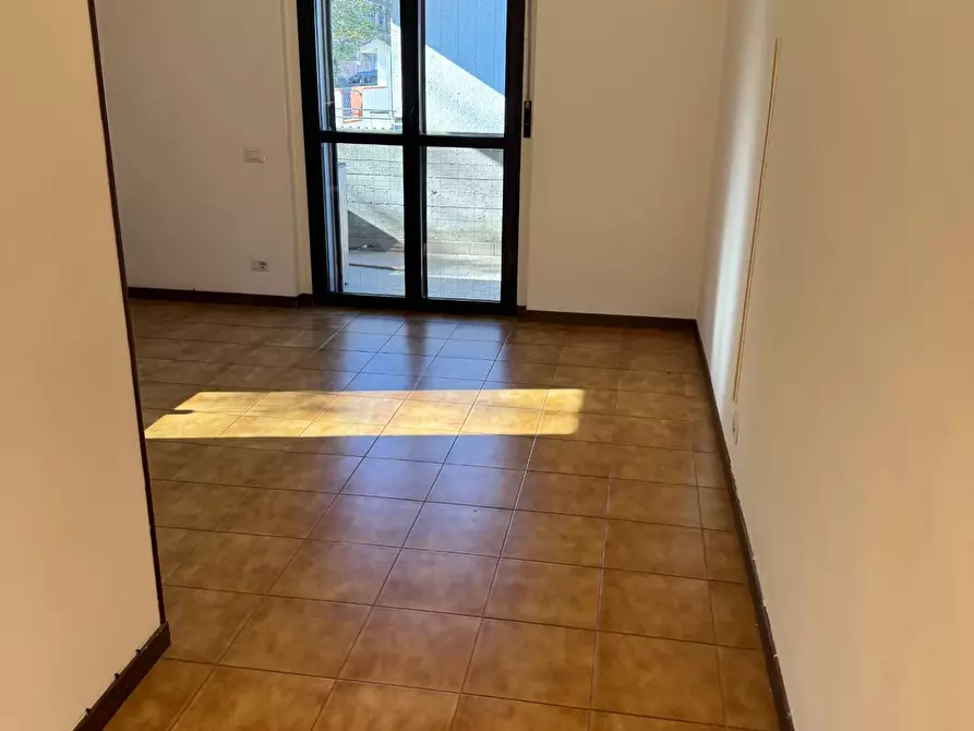 Immagine 6 di Locale commerciale in vendita  in via XXIV maggio a Tortoreto