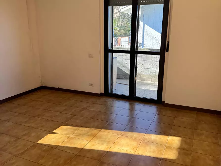 Immagine 7 di Locale commerciale in vendita  in via XXIV maggio a Tortoreto