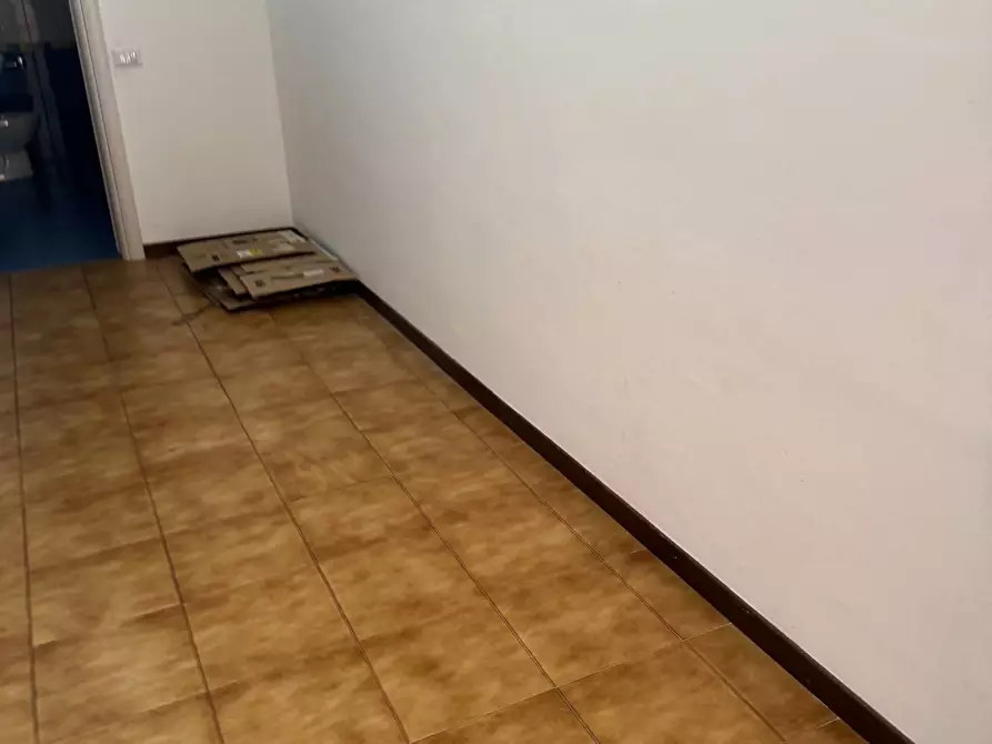 Immagine 25 di Locale commerciale in vendita  in via XXIV maggio a Tortoreto