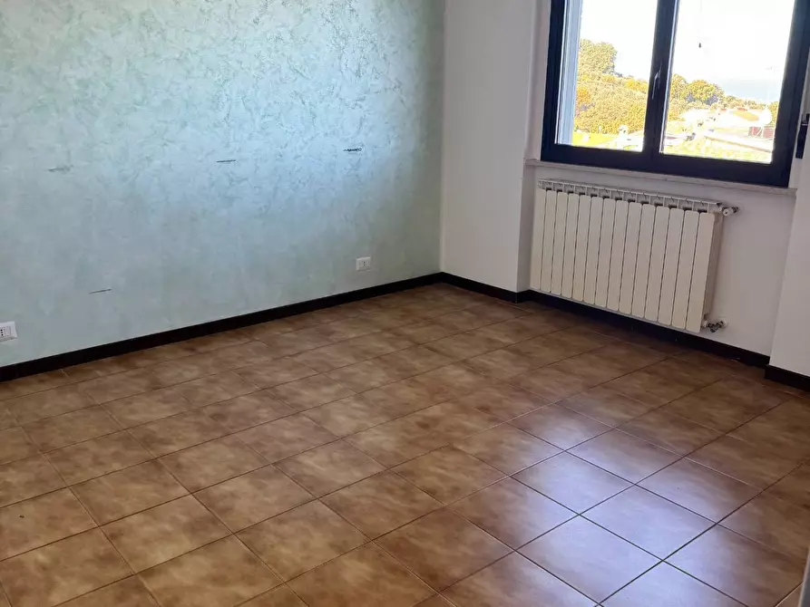 Immagine 36 di Locale commerciale in vendita  in via XXIV maggio a Tortoreto