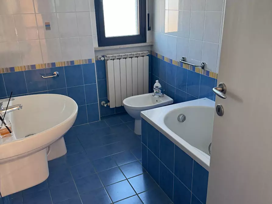 Immagine 38 di Locale commerciale in vendita  in via XXIV maggio a Tortoreto