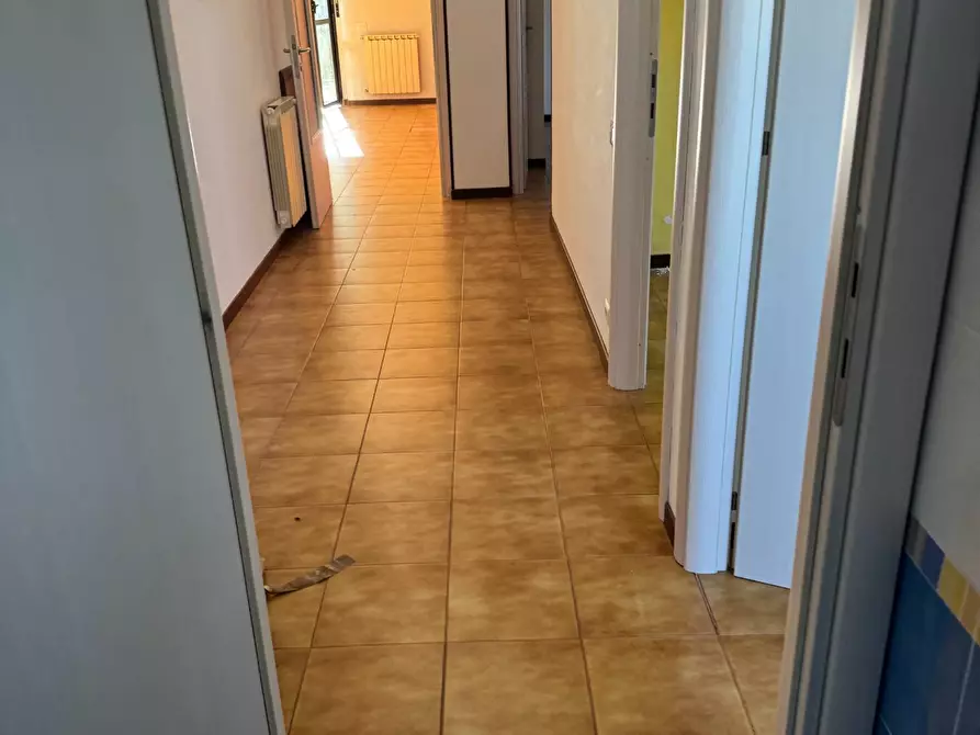 Immagine 35 di Locale commerciale in vendita  in via XXIV maggio a Tortoreto