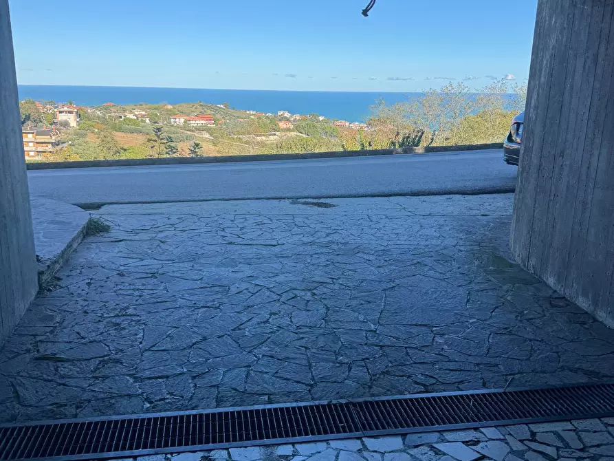 Immagine 55 di Locale commerciale in vendita  in via XXIV maggio a Tortoreto