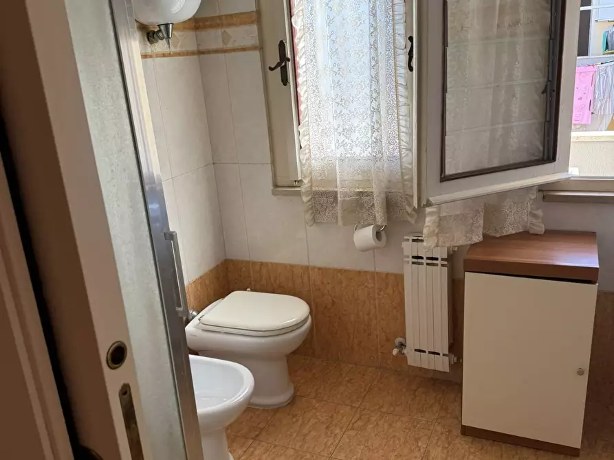 Immagine 29 di Locale commerciale in vendita  in via gorizia a Alba Adriatica