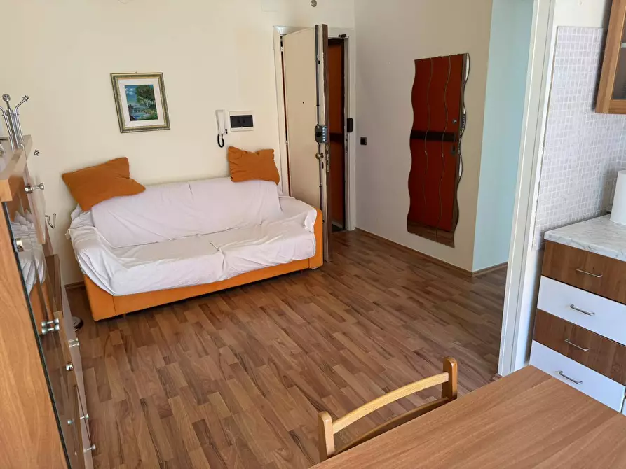 Immagine 18 di Locale commerciale in vendita  in via gorizia a Alba Adriatica