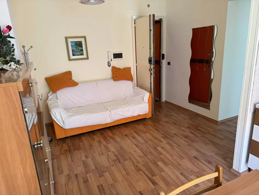 Immagine 30 di Locale commerciale in vendita  in via gorizia a Alba Adriatica