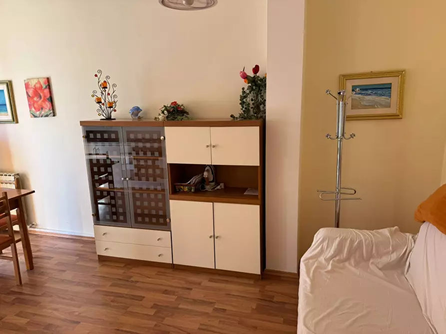 Immagine 14 di Locale commerciale in vendita  in via gorizia a Alba Adriatica