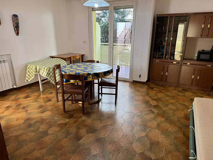 Immagine 1 di Locale commerciale in vendita  in via padova a Alba Adriatica