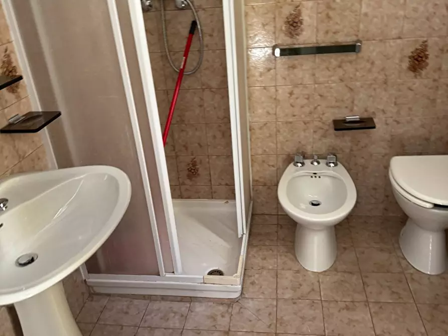 Immagine 25 di Locale commerciale in vendita  in via padova a Alba Adriatica