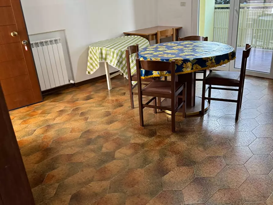 Immagine 5 di Locale commerciale in vendita  in via padova a Alba Adriatica