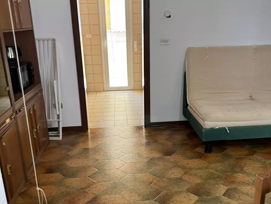 Immagine 10 di Locale commerciale in vendita  in via padova a Alba Adriatica