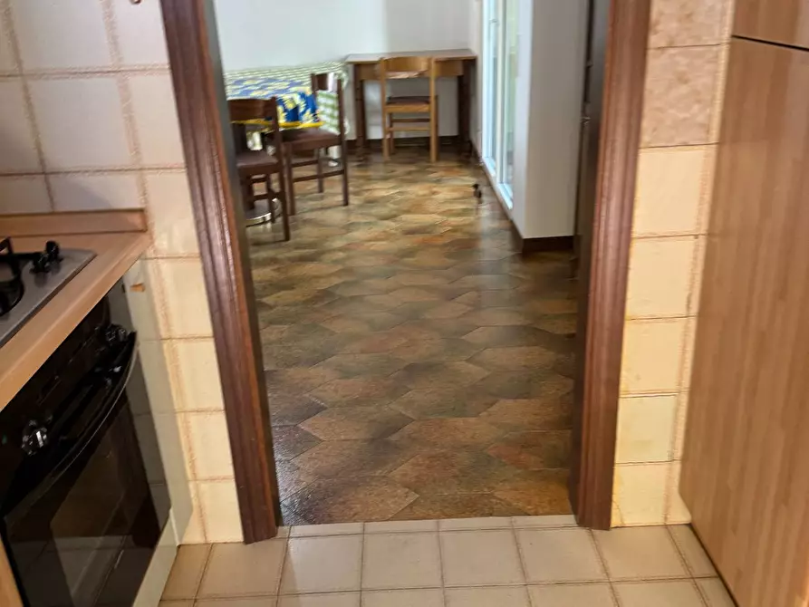 Immagine 20 di Locale commerciale in vendita  in via padova a Alba Adriatica