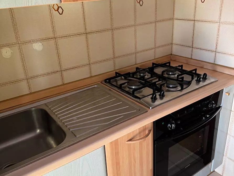 Immagine 21 di Locale commerciale in vendita  in via padova a Alba Adriatica