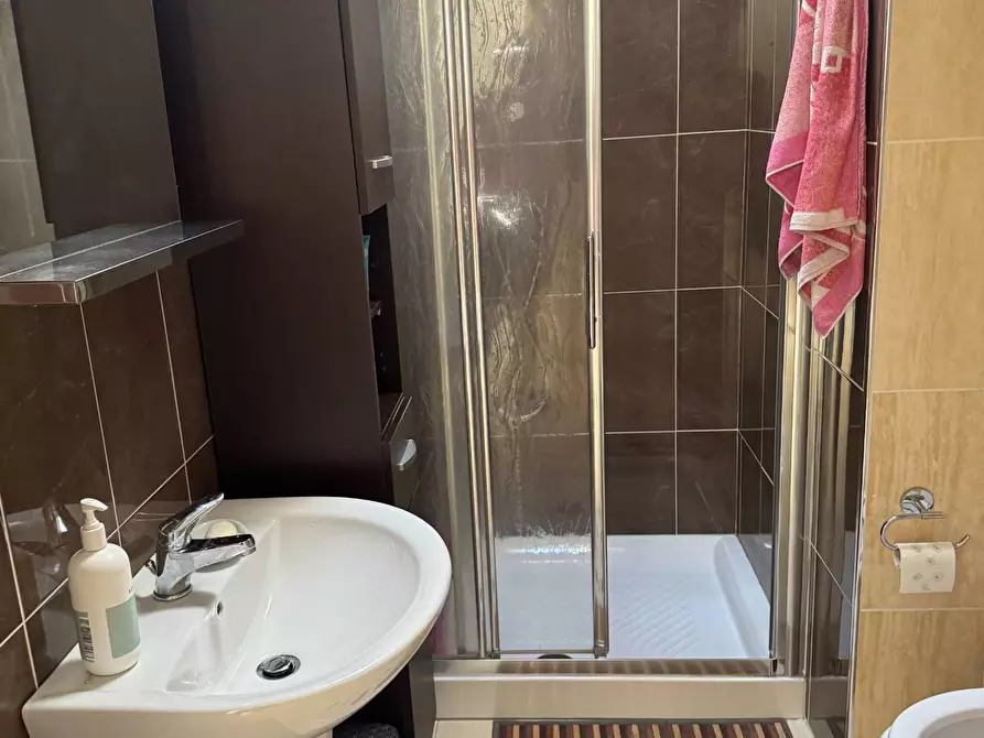 Immagine 33 di Locale commerciale in vendita  in via Scopellitti a Tortoreto