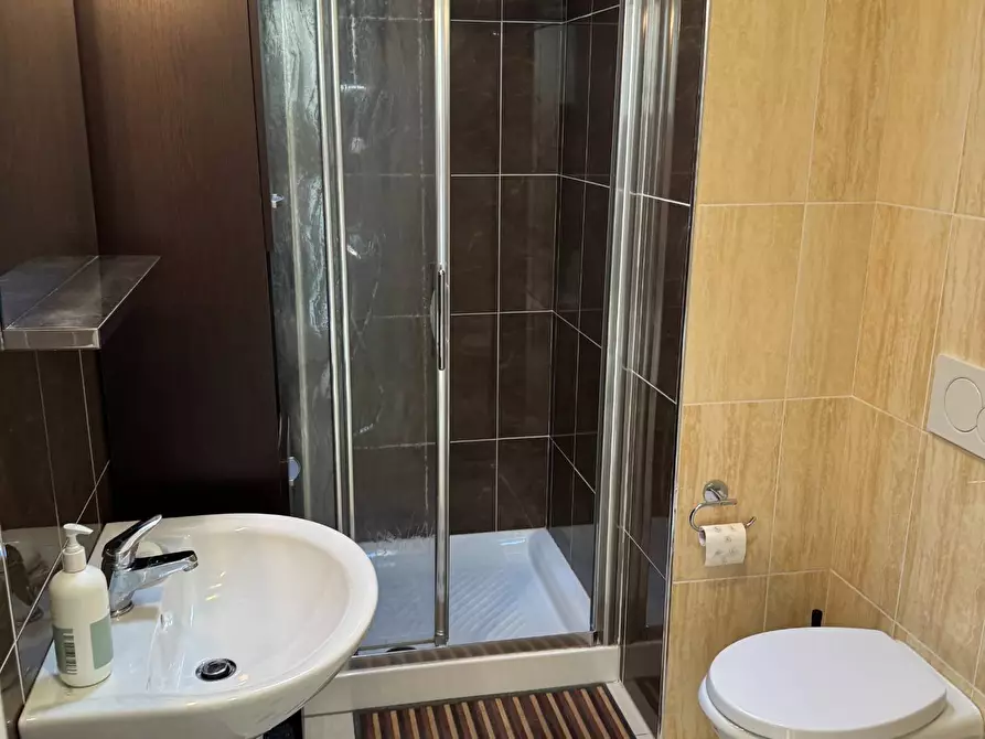 Immagine 34 di Locale commerciale in vendita  in via Scopellitti a Tortoreto