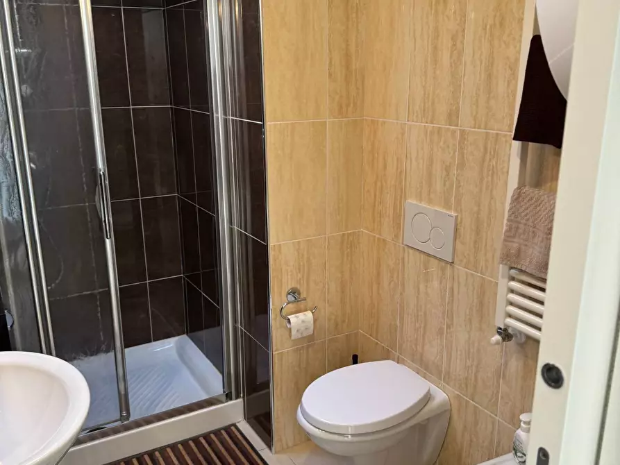 Immagine 35 di Locale commerciale in vendita  in via Scopellitti a Tortoreto