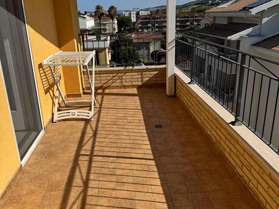 Immagine 4 di Locale commerciale in vendita  in via Scopellitti a Tortoreto