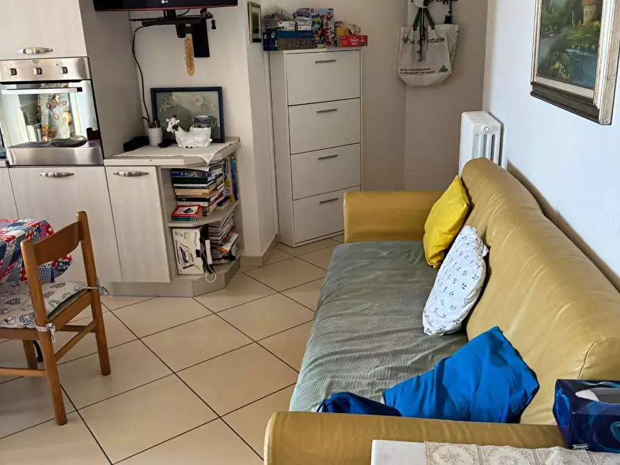 Immagine 43 di Locale commerciale in vendita  in via Scopellitti a Tortoreto