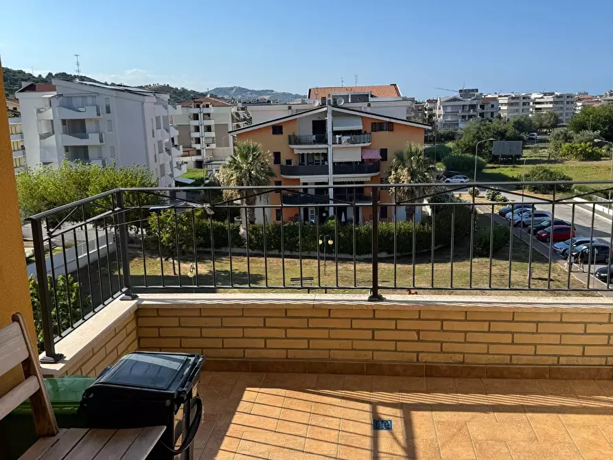 Immagine 9 di Locale commerciale in vendita  in via Scopellitti a Tortoreto