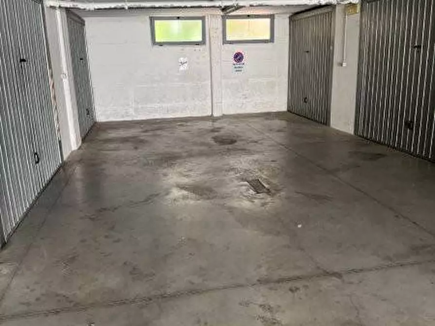 Immagine 39 di Locale commerciale in vendita  in VIA BRODOLINI a Martinsicuro