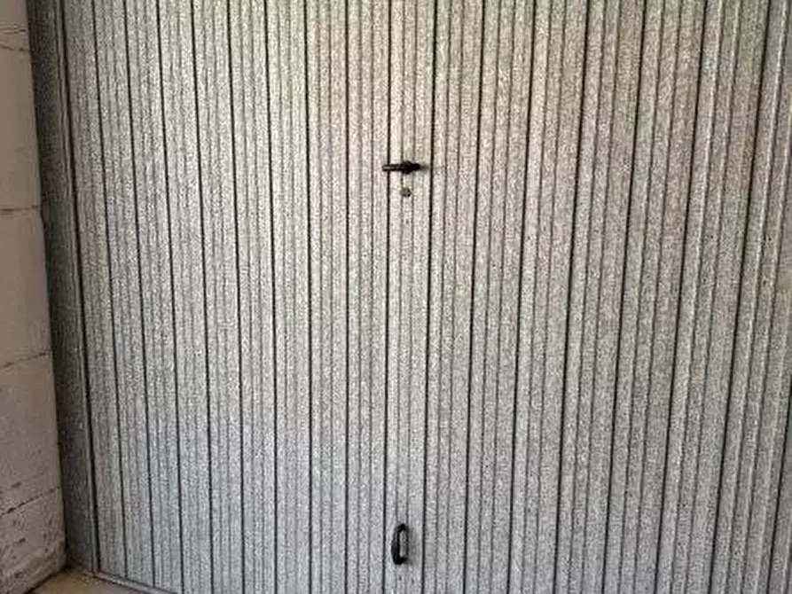 Immagine 38 di Locale commerciale in vendita  in VIA BRODOLINI a Martinsicuro